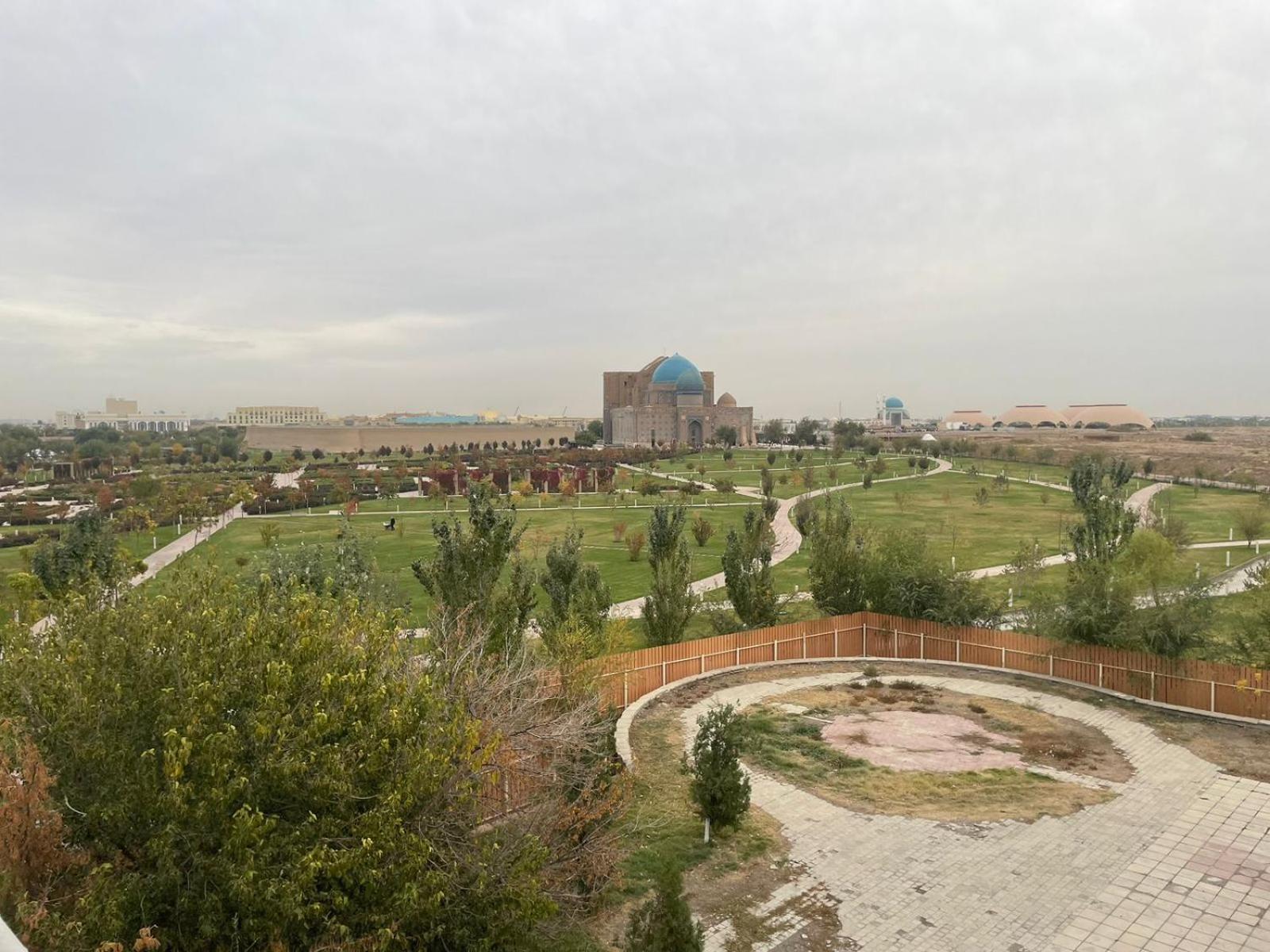 Yassy Hotel, Turkistan Exterior foto