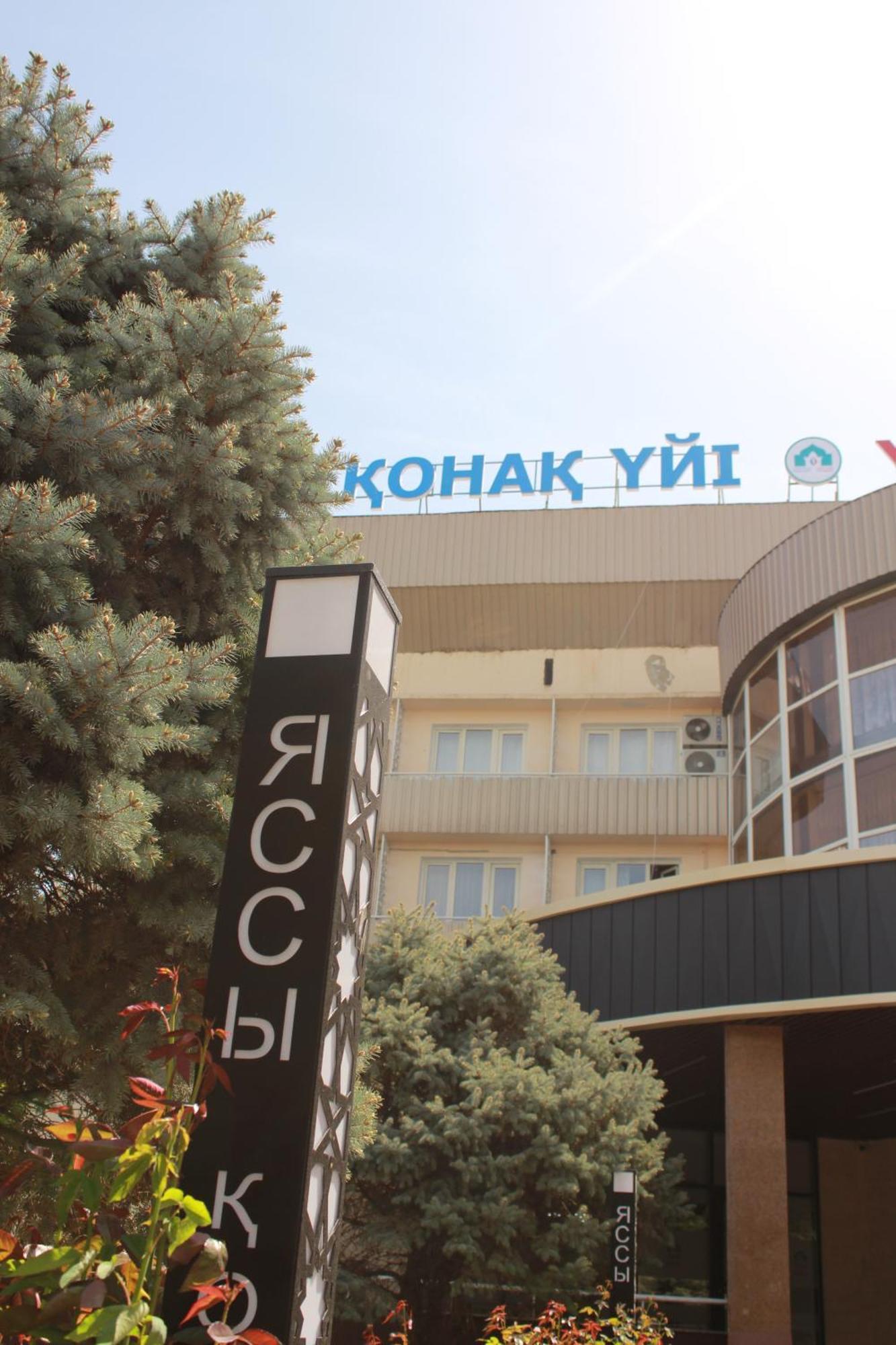Yassy Hotel, Turkistan Exterior foto